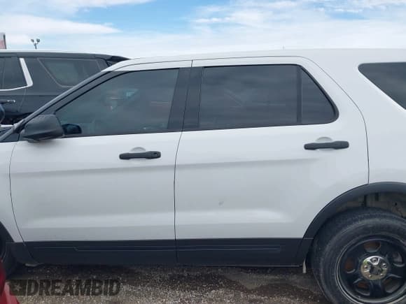 ✅ 2017 Ford Police Interceptor Utility • VIN: 1FM5K8AR3HGC07766 • Lot: 41386048. Wystawiony na IAAI z przebiegiem 82 145 mil. Bezpłatny archiwum sprzedaży aukcyjnych z USA i szczegółowy raport historii pojazdu na DreamBid. Zdjęcie 14.