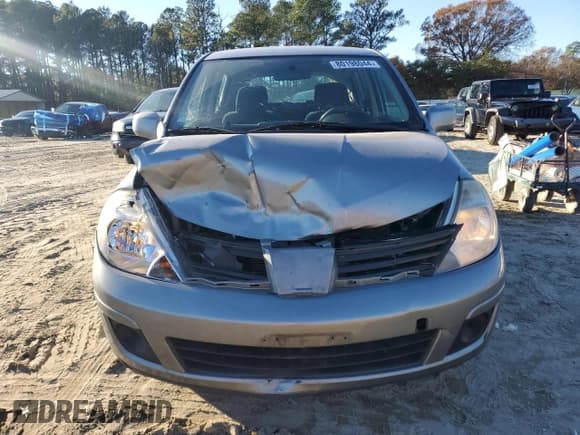 ✅ 2011 Nissan Versa S • VIN: 3N1BC1CP0BL424480 • Lot: 80198044. Wystawiony na Copart z przebiegiem 251 093 mil. Bezpłatny archiwum sprzedaży aukcyjnych z USA i szczegółowy raport historii pojazdu na DreamBid. Zdjęcie 5.