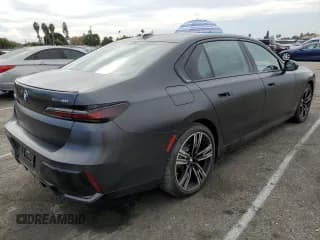 ✅ 2023 BMW i7 xDrive60 • VIN: WBY53EJ06PCK94598 • Lot: 79552504. Wystawiony na Copart z przebiegiem 16 412 mil. Bezpłatny archiwum sprzedaży aukcyjnych z USA i szczegółowy raport historii pojazdu na DreamBid. Zdjęcie 3.