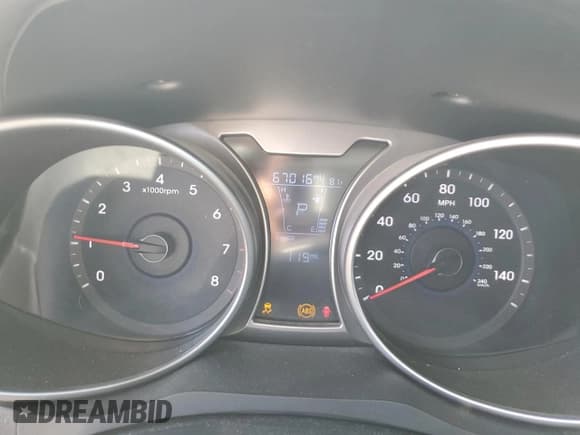 ✅ 2017 Hyundai Veloster • VIN: KMHTC6AD7HU319095 • Lot: 73027904. Wystawiony na Copart z przebiegiem 67 016 mil. Bezpłatny archiwum sprzedaży aukcyjnych z USA i szczegółowy raport historii pojazdu na DreamBid. Zdjęcie 9.