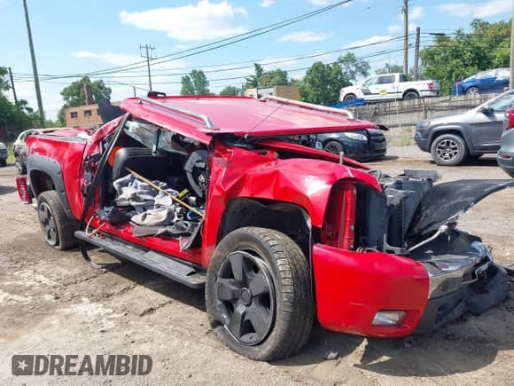 2010 Chevrolet Silverado 1500 LTZ z VIN 1GCSKTE33AZ189344, wystawiony jako IAAI lot #42868961 z przebiegiem Nie podano mil oraz . Historia ofert i sprzedaży dostępna na DreamBid. Obrazek 1.
