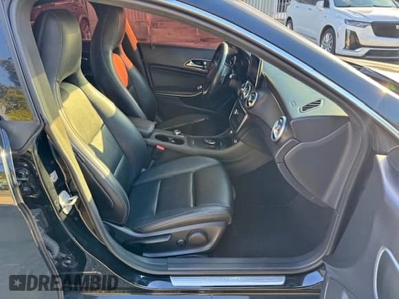 ✅ 2016 Mercedes-Benz CLA 250 • VIN: WDDSJ4EB5GN313524 • Lot: 95901895. Wystawiony na Copart z przebiegiem 145 724 mil. Bezpłatny archiwum sprzedaży aukcyjnych z USA i szczegółowy raport historii pojazdu na DreamBid. Zdjęcie 7.