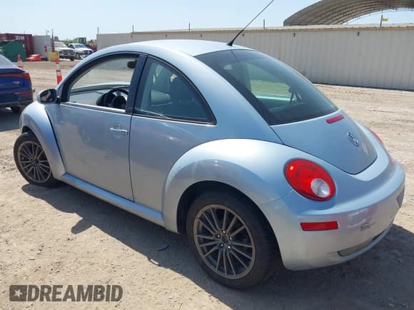 ✅ 2010 Volkswagen Beetle • VIN: 3VWPG3AG0AM002088 • Lot: 42014379. Listed on IAAI with 81,832 mi. Free auction sales archive from the USA and detailed vehicle history report at DreamBid. Image 3.