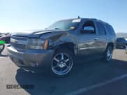 ✅ 2009 Chevrolet Tahoe LTZ • VIN: 1GNFC33049R138302 • Lot: 42533296. Wystawiony na IAAI z przebiegiem 156 555 mil. Bezpłatny archiwum sprzedaży aukcyjnych z USA i szczegółowy raport historii pojazdu na DreamBid. Zdjęcie 6.