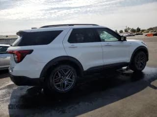 ✅ 2025 Ford Explorer ST-Line • VIN: 1FMUK8KH2SGB80536 • Lot: 65033365. Wystawiony na Copart z przebiegiem 3 543 mil. Bezpłatny archiwum sprzedaży aukcyjnych z USA i szczegółowy raport historii pojazdu na DreamBid. Zdjęcie 3.