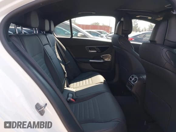 ✅ 2024 Mercedes-Benz C 300 • VIN: W1KAF4GB9RR237165 • Lot: 42907491. Wystawiony na IAAI z przebiegiem 8 143 mil. Bezpłatny archiwum sprzedaży aukcyjnych z USA i szczegółowy raport historii pojazdu na DreamBid. Zdjęcie 8.