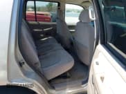 ✅ 2005 Ford Explorer XLT • VIN: 1FMZU73K75ZA35800 • Lot: 42909832. Wystawiony na IAAI z przebiegiem 131 552 mil. Bezpłatny archiwum sprzedaży aukcyjnych z USA i szczegółowy raport historii pojazdu na DreamBid. Zdjęcie 8.