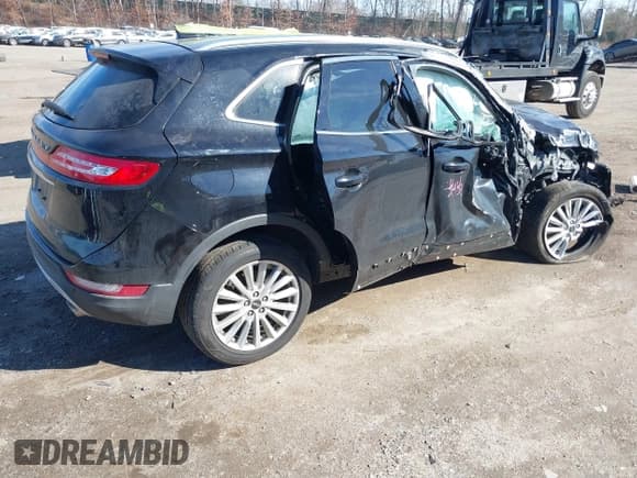 ✅ 2019 Lincoln MKC Standard • VIN: 5LMCJ1C99KUL03941 • Lot: 41743925. Listed on IAAI with 55,566 mi. Free auction sales archive from the USA and detailed vehicle history report at DreamBid. Image 4.