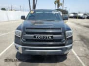 ✅ 2017 Toyota Tundra SR5 • VIN: 5TFEY5F16HX228793 • Лот: 59980315. Опубликован ранее на Copart с пробегом 78 230 миль. Бесплатный доступ к архиву аукционных продаж из США и подробный отчёт об истории автомобиля на DreamBid. Изображение 5.