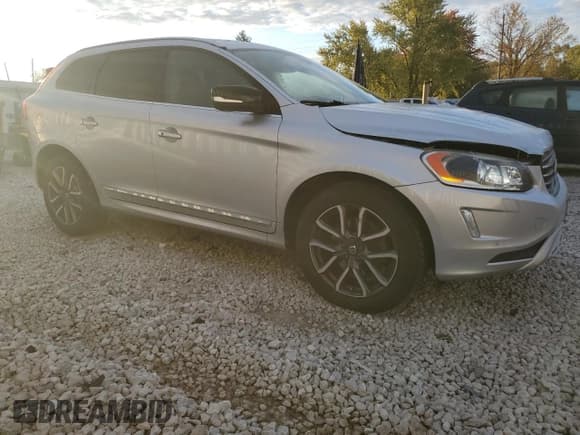 ✅ 2017 Volvo XC60 Dynamic • VIN: YV449MRR0H2204469 • Lot: 86513605. Listed on Copart with 94,955 mi. Free auction sales archive from the USA and detailed vehicle history report at DreamBid. Image 4.