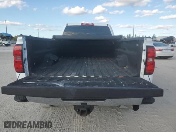 ✅ 2015 Chevrolet Silverado 2500HD LT • VIN: 1GC1CVE81FF100234 • Lot: 82527324. Wystawiony na Copart z przebiegiem 195 796 mil. Bezpłatny archiwum sprzedaży aukcyjnych z USA i szczegółowy raport historii pojazdu na DreamBid. Zdjęcie 6.