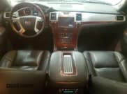 ✅ 2014 Cadillac Escalade Premium • VIN: 1GYS4CEF1ER241039 • Lot: 69725985. Wystawiony na Copart z przebiegiem 132 865 mil. Bezpłatny archiwum sprzedaży aukcyjnych z USA i szczegółowy raport historii pojazdu na DreamBid. Zdjęcie 8.