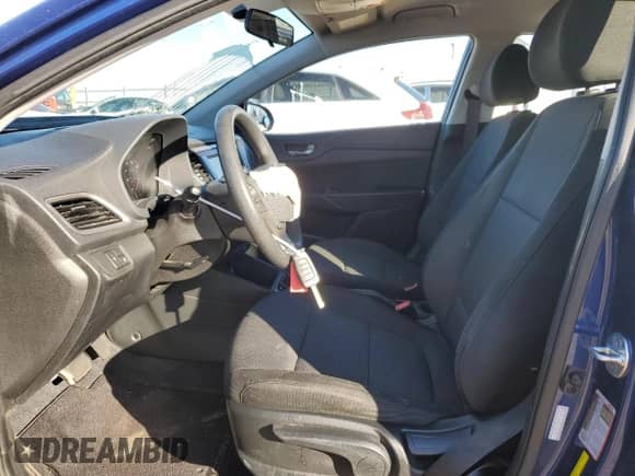 2020 Hyundai Accent SE z VIN 3KPC24A63LE121523, wystawiony jako Copart lot #37807554 z przebiegiem 80 317 mil mil oraz . Historia ofert i sprzedaży dostępna na DreamBid. Obrazek 7.