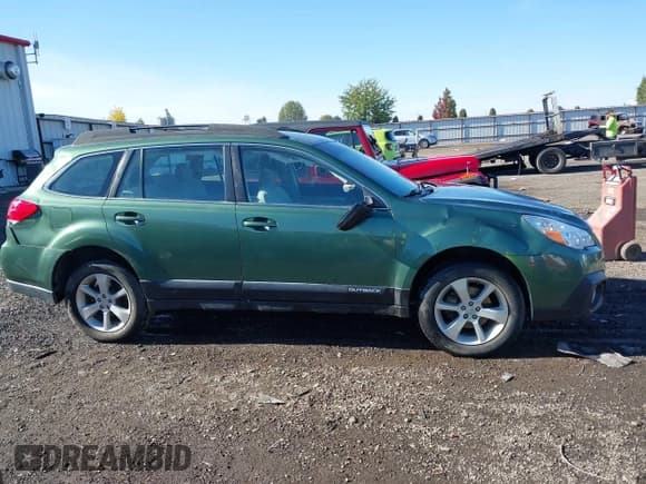 ✅ 2014 Subaru Outback 2.5i • VIN: 4S4BRBAC6E3249049 • Lot: 43484515. Wystawiony na IAAI z przebiegiem 113 828 mil. Bezpłatny archiwum sprzedaży aukcyjnych z USA i szczegółowy raport historii pojazdu na DreamBid. Zdjęcie 13.