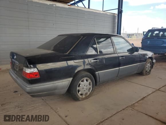 ✅ 1995 Mercedes-Benz 400 E • VIN: WDBEA34E5SC258640 • Лот: 64881845. Опубликован ранее на Copart с пробегом 175 250 миль. Бесплатный доступ к архиву аукционных продаж из США и подробный отчёт об истории автомобиля на DreamBid. Изображение 3.