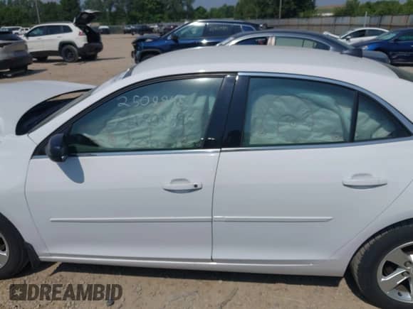 2013 Chevrolet Malibu LS z VIN 1G11B5SA3DU150483, wystawiony jako IAAI lot #42812427 z przebiegiem 147 735 mil mil oraz . Historia ofert i sprzedaży dostępna na DreamBid. Obrazek 15.