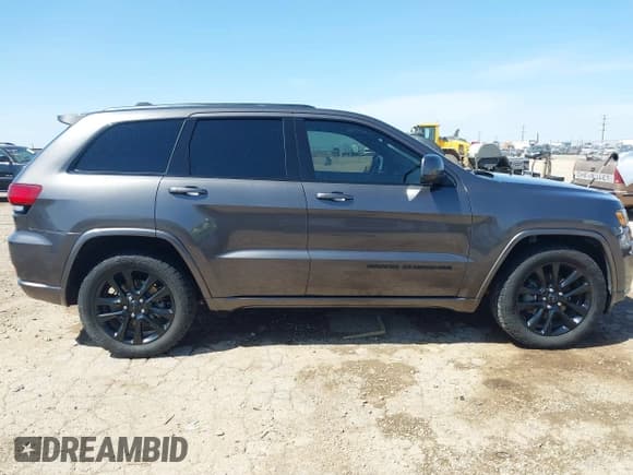 ✅ 2017 Jeep Grand Cherokee 75th Anniversary • VIN: 1C4RJEAG2HC829272 • Lot: 41908383. Listed on IAAI with 82,323 mi. Free auction sales archive from the USA and detailed vehicle history report at DreamBid. Image 13.