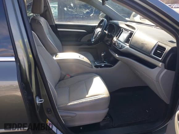 ✅ 2018 Toyota Highlander LE Plus • VIN: 5TDBZRFH7JS911151 • Lot: 43815593. Wystawiony na IAAI z przebiegiem 155 262 mil. Bezpłatny archiwum sprzedaży aukcyjnych z USA i szczegółowy raport historii pojazdu na DreamBid. Zdjęcie 5.