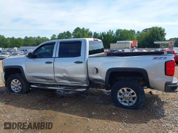 ✅ 2015 Chevrolet Silverado 2500HD LT • VIN: 1GC1KVE88FF156755 • Lot: 43061880. Listed on IAAI with 240,165 mi. Free auction sales archive from the USA and detailed vehicle history report at DreamBid. Image 14.
