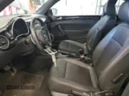 ✅ 2014 Volkswagen Beetle 1.8T • VIN: 3VWJ17AT4EM656948 • Lot: 47752945. Wystawiony na Copart z przebiegiem 143 231 mil. Bezpłatny archiwum sprzedaży aukcyjnych z USA i szczegółowy raport historii pojazdu na DreamBid. Zdjęcie 7.