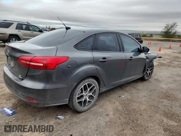 ✅ 2018 Ford Focus SE • VIN: 1FADP3FE9JL270576 • Lot: 86282885. Wystawiony na Copart z przebiegiem 89 128 mil. Bezpłatny archiwum sprzedaży aukcyjnych z USA i szczegółowy raport historii pojazdu na DreamBid. Zdjęcie 3.