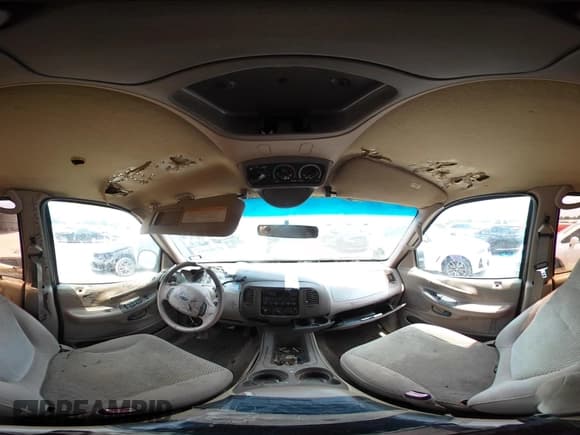 ✅ 1997 Ford Expedition XLT • VIN: 1FMEU1765VLB24163 • Lot: 42303093. Wystawiony na IAAI z przebiegiem 137 427 mil. Bezpłatny archiwum sprzedaży aukcyjnych z USA i szczegółowy raport historii pojazdu na DreamBid. Zdjęcie 18.