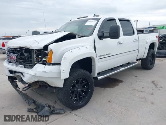 ✅ 2012 GMC Sierra 2500HD Denali • VIN: 1GT125E83CF138336 • Lot: 42661615. Wystawiony na IAAI z przebiegiem 50 728 mil. Bezpłatny archiwum sprzedaży aukcyjnych z USA i szczegółowy raport historii pojazdu na DreamBid. Zdjęcie 2.