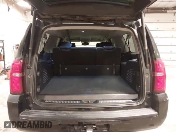 ✅ 2020 Chevrolet Suburban LT • VIN: 1GNSKHKC6LR182383 • Lot: 43640423. Listed on IAAI with 171,299 mi. Free auction sales archive from the USA and detailed vehicle history report at DreamBid. Image 18.