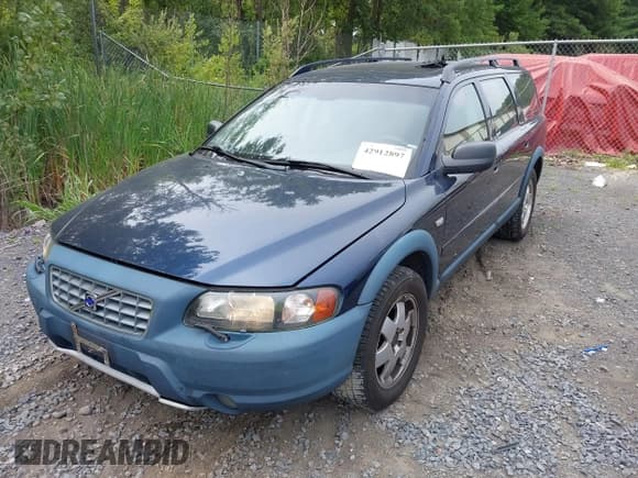 ✅ 2003 Volvo V70 XC70 • VIN: YV1SZ59H031106509 • Lot: 42912897. Listed on IAAI with 197,612 mi. Free auction sales archive from the USA and detailed vehicle history report at DreamBid. Image 6.