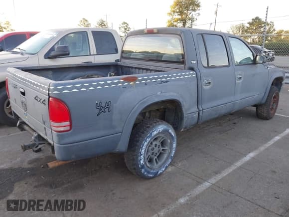 ✅ 2000 Dodge Dakota Sport • VIN: 1B7GG2AN7YS624989 • Lot: 40820872. Wystawiony na IAAI z przebiegiem Nie podano. Bezpłatny archiwum sprzedaży aukcyjnych z USA i szczegółowy raport historii pojazdu na DreamBid. Zdjęcie 4.