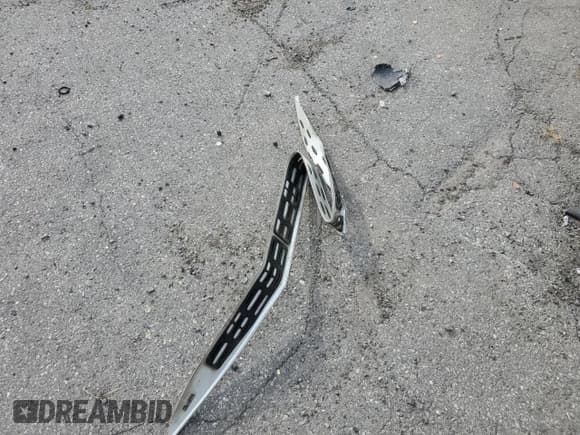 ✅ 2019 Mercedes-Benz GLE 43 AMG • VIN: 4JGED6EB0KA126472 • Lot: 83939775. Wystawiony na Copart z przebiegiem 94 507 mil. Bezpłatny archiwum sprzedaży aukcyjnych z USA i szczegółowy raport historii pojazdu na DreamBid. Zdjęcie 13.