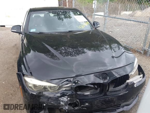 ✅ 2018 BMW 3 Series 320i xDrive • VIN: WBA8A3C53JA489673 • Lot: 42646299. Wystawiony na IAAI z przebiegiem 68 549 mil. Bezpłatny archiwum sprzedaży aukcyjnych z USA i szczegółowy raport historii pojazdu na DreamBid. Zdjęcie 12.