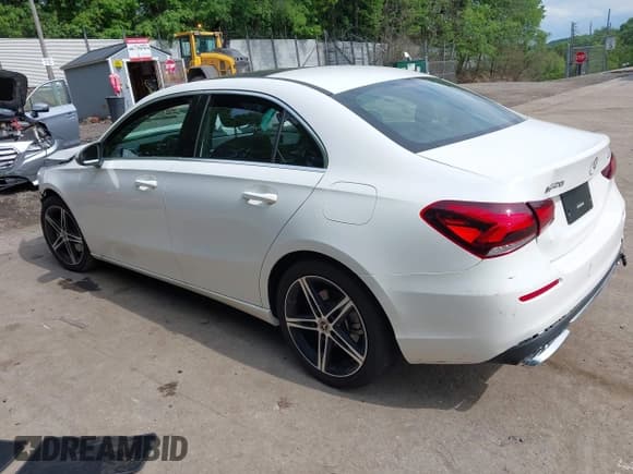 ✅ 2021 Mercedes-Benz A 220 • VIN: W1K3G4FB9MJ316415 • Lot: 42377922. Listed on IAAI with 10,171 mi. Free auction sales archive from the USA and detailed vehicle history report at DreamBid. Image 3.