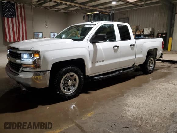 ✅ 2018 Chevrolet Silverado 1500 LS • VIN: 1GCRCNEH1JZ295343 • Лот: 45388165. Опубликован ранее на Copart с пробегом 142 339 миль. Бесплатный доступ к архиву аукционных продаж из США и подробный отчёт об истории автомобиля на DreamBid. Изображение 1.