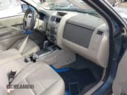 ✅ 2011 Ford Escape Hybrid • VIN: 1FMCU4K33BKA30676 • Lot: 43337983. Wystawiony na IAAI z przebiegiem Nie podano. Bezpłatny archiwum sprzedaży aukcyjnych z USA i szczegółowy raport historii pojazdu na DreamBid. Zdjęcie 5.