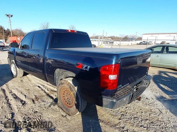 ✅ 2011 Chevrolet Silverado 1500 LTZ • VIN: 1GCPKTE33BF216129 • Lot: 43807322. Wystawiony na IAAI z przebiegiem 236 925 mil. Bezpłatny archiwum sprzedaży aukcyjnych z USA i szczegółowy raport historii pojazdu na DreamBid. Zdjęcie 3.