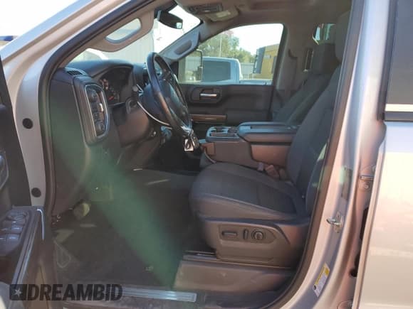 ✅ 2019 Chevrolet Silverado 1500 LT • VIN: 1GCPWCED4KZ126449 • Lot: 91895615. Listed on Copart with 81,193 mi. Free auction sales archive from the USA and detailed vehicle history report at DreamBid. Image 7.