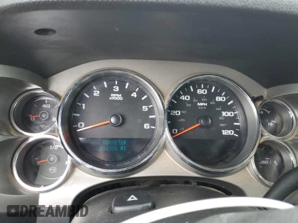 ✅ 2014 Chevrolet Silverado 2500HD LT • VIN: 1GC1KXCG2EF132035 • Лот: 52649525. Опубликован ранее на Copart с пробегом 216 301 миль. Бесплатный доступ к архиву аукционных продаж из США и подробный отчёт об истории автомобиля на DreamBid. Изображение 9.