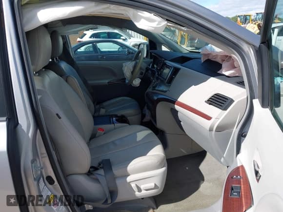 ✅ 2013 Toyota Sienna Limited • VIN: 5TDDK3DC3DS056289 • Лот: 43026884. Опубликован ранее на IAAI с пробегом 150 744 миль. Бесплатный доступ к архиву аукционных продаж из США и подробный отчёт об истории автомобиля на DreamBid. Изображение 5.