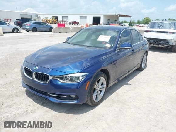✅ 2018 BMW 3 Series 330i • VIN: WBA8B9C5XJEE82523 • Lot: 42530037. Listed on IAAI with 88,068 mi. Free auction sales archive from the USA and detailed vehicle history report at DreamBid. Image 2.