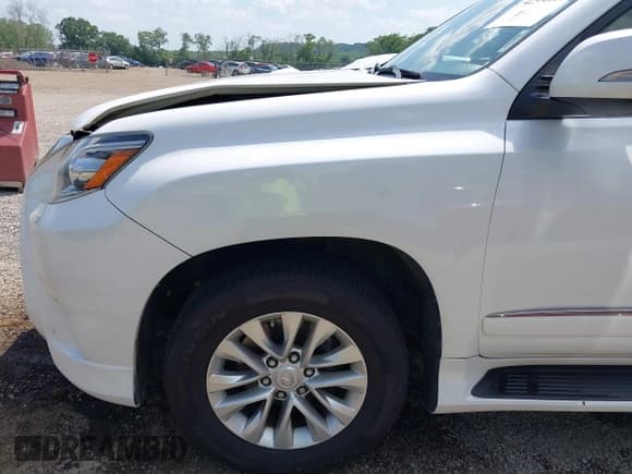 ✅ 2014 Lexus GX 460 • VIN: JTJBM7FXXE5085172 • Lot: 42576414. Wystawiony na IAAI z przebiegiem 167 298 mil. Bezpłatny archiwum sprzedaży aukcyjnych z USA i szczegółowy raport historii pojazdu na DreamBid. Zdjęcie 18.