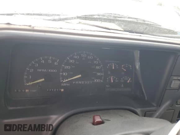 ✅ 1998 GMC Sierra 2500 • VIN: 1GTGC29R3WE533233 • Лот: 56223535. Опубликован ранее на Copart с пробегом 171 217 миль. Бесплатный доступ к архиву аукционных продаж из США и подробный отчёт об истории автомобиля на DreamBid. Изображение 9.