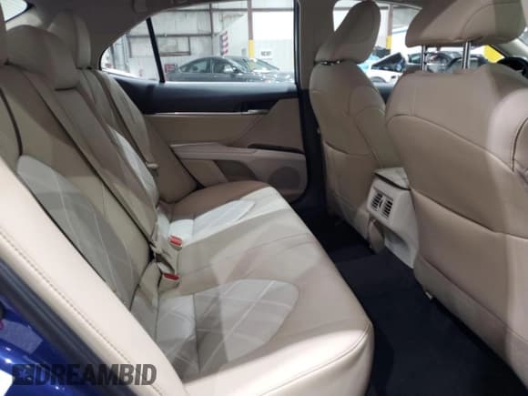 ✅ 2018 Toyota Camry XLE • VIN: 4T1B11HK3JU653266 • Лот: 91812275. Опубликован ранее на Copart с пробегом 212 686 миль. Бесплатный доступ к архиву аукционных продаж из США и подробный отчёт об истории автомобиля на DreamBid. Изображение 10.