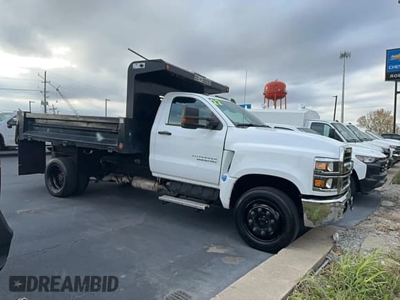 ✅ 2022 Chevrolet Silverado 1500 • VIN: 1HTKHPVM8NH293390 • Lot: 92104025. Wystawiony na Copart z przebiegiem 13 045 mil. Bezpłatny archiwum sprzedaży aukcyjnych z USA i szczegółowy raport historii pojazdu na DreamBid. Zdjęcie 1.