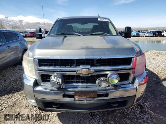 ✅ 2007 Chevrolet Silverado 2500HD 2LT • VIN: 1GCHK23K77F527420 • Lot: 48525815. Wystawiony na Copart z przebiegiem 253 826 mil. Bezpłatny archiwum sprzedaży aukcyjnych z USA i szczegółowy raport historii pojazdu na DreamBid. Zdjęcie 5.