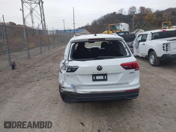 ✅ 2023 Volkswagen Tiguan SE • VIN: 3VV2B7AX0PM019809 • Лот: 43694567. Опубликован ранее на IAAI с пробегом 21 500 миль. Бесплатный доступ к архиву аукционных продаж из США и подробный отчёт об истории автомобиля на DreamBid. Изображение 16.