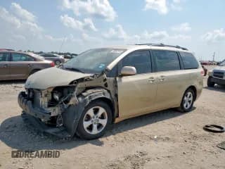 ✅ 2014 Toyota Sienna LE AAS • VIN: 5TDKK3DC8ES426791 • Lot: 80881245. Listed on Copart with 157,179 mi. Free auction sales archive from the USA and detailed vehicle history report at DreamBid. Image 1.