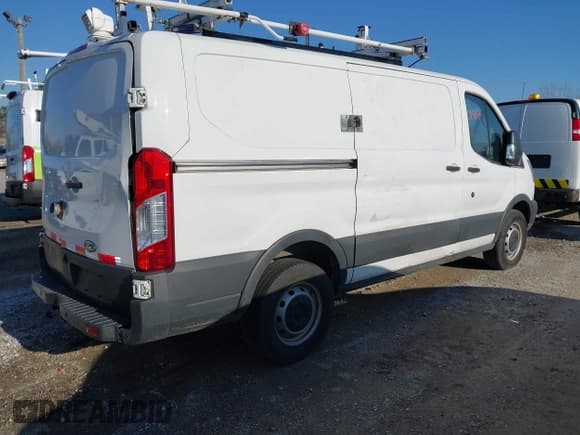 ✅ 2016 Ford Transit Cargo • VIN: 1FTYR1YM9GKB55554 • Lot: 41850417. Wystawiony na IAAI z przebiegiem 69 562 mil. Bezpłatny archiwum sprzedaży aukcyjnych z USA i szczegółowy raport historii pojazdu na DreamBid. Zdjęcie 4.