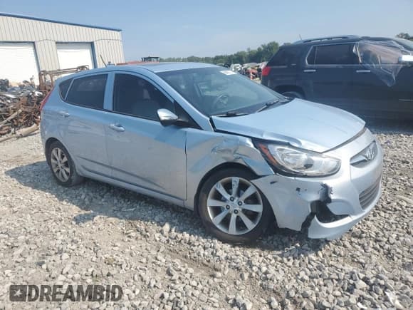 ✅ 2013 Hyundai Accent SE • VIN: KMHCU5AE1DU121672 • Лот: 69457574. Опубликован ранее на Copart с пробегом 151 227 миль. Бесплатный доступ к архиву аукционных продаж из США и подробный отчёт об истории автомобиля на DreamBid. Изображение 4.