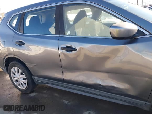 ✅ 2017 Nissan Rogue S • VIN: KNMAT2MT9HP549906 • Lot: 43873525. Listed on IAAI with 258,335 mi. Free auction sales archive from the USA and detailed vehicle history report at DreamBid. Image 6.